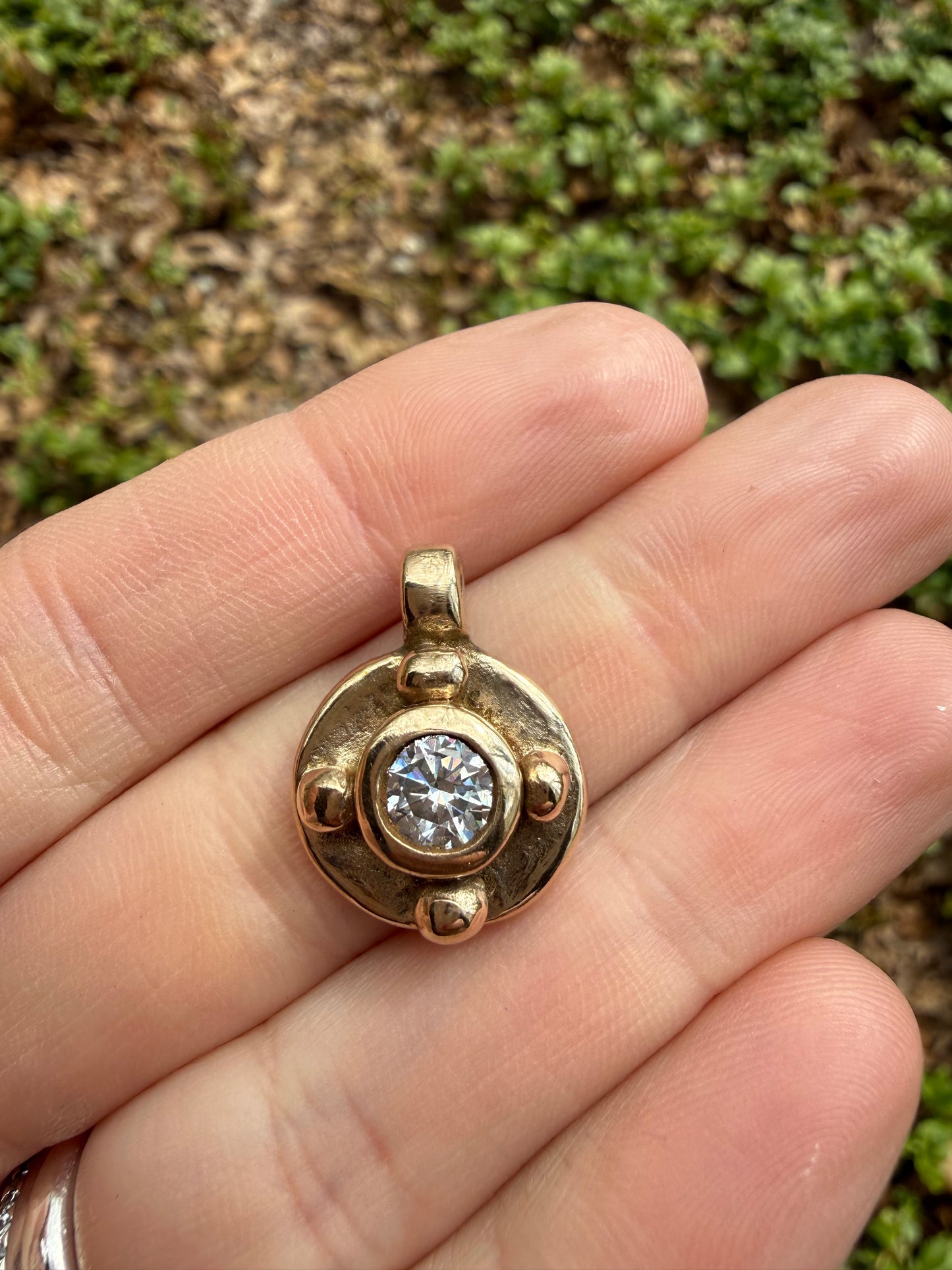 The Pontis Charm (Porthole)