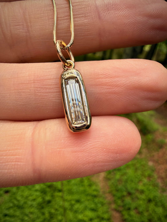 The Rayere Pendant