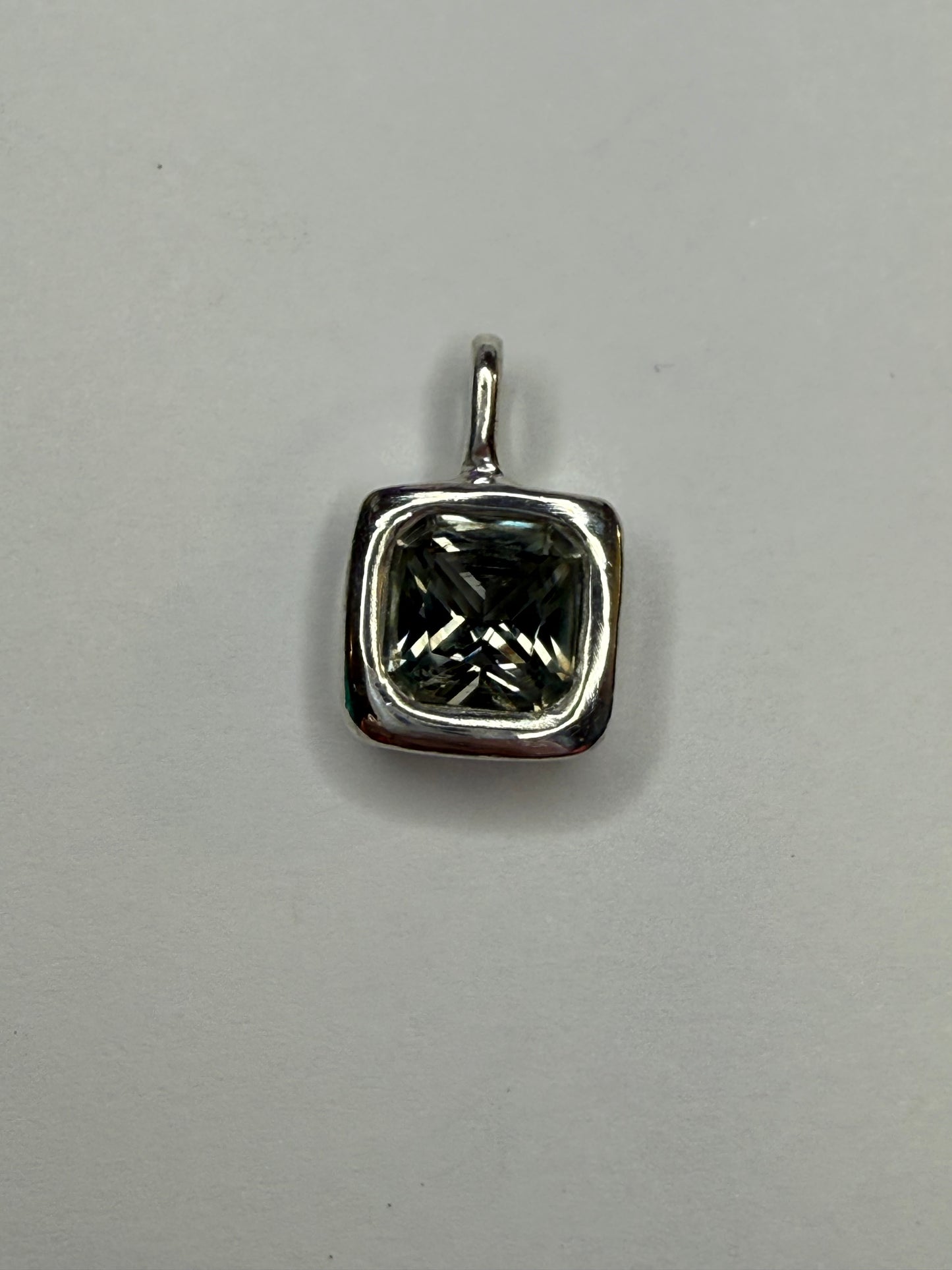 Vivida Pendant