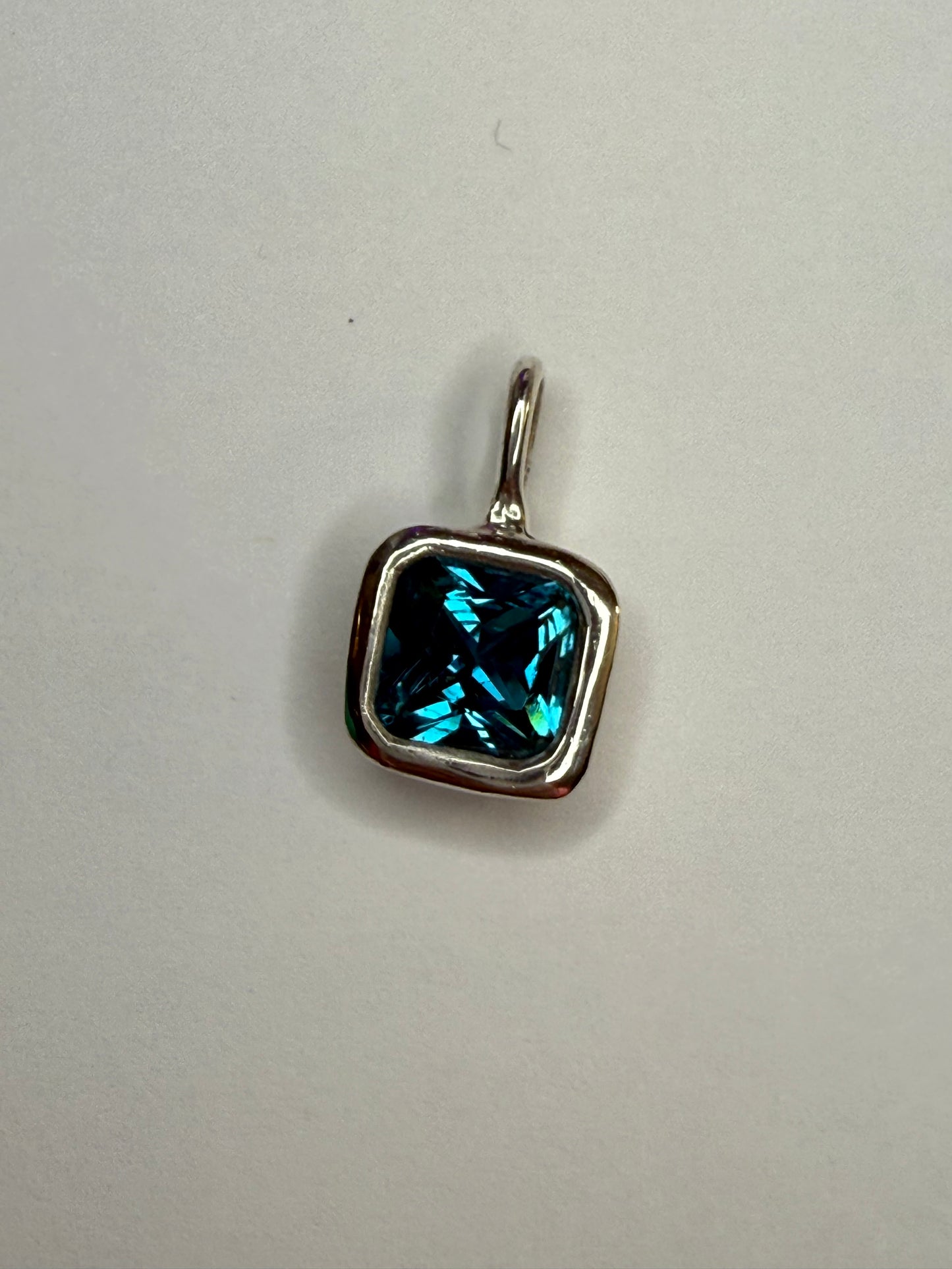 Vivida Pendant