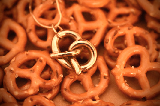 The Bracellum Charm (Pretzel)